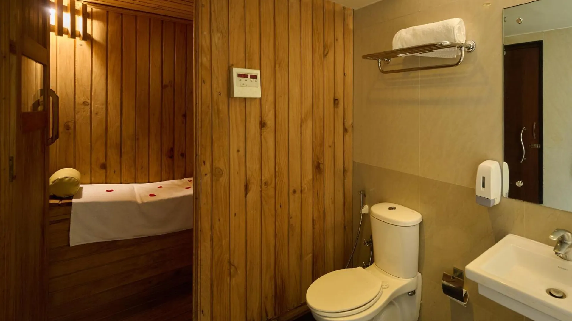 ****  Flora Airport Hotel And Convention Centre Kochi Nedumbassery Indien