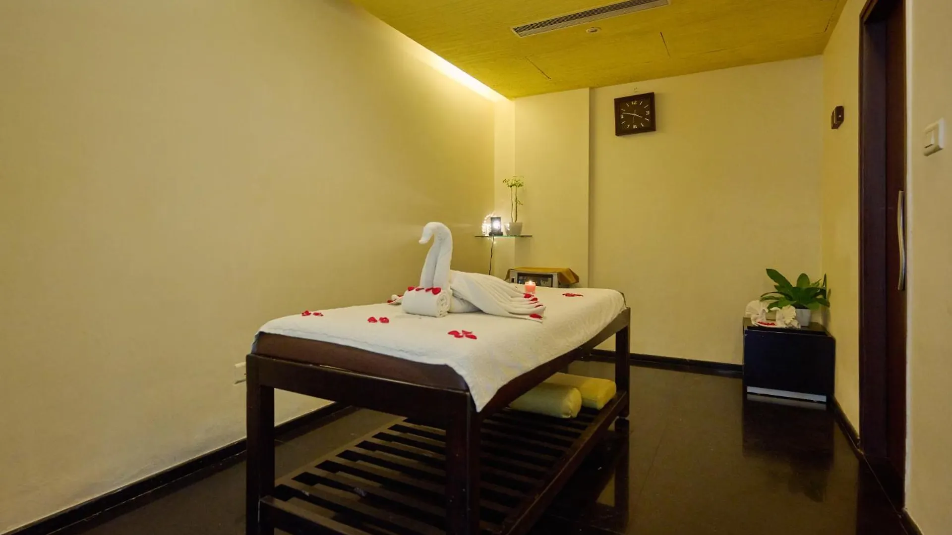 Flora Airport Hotel And Convention Centre Kochi Nedumbassery