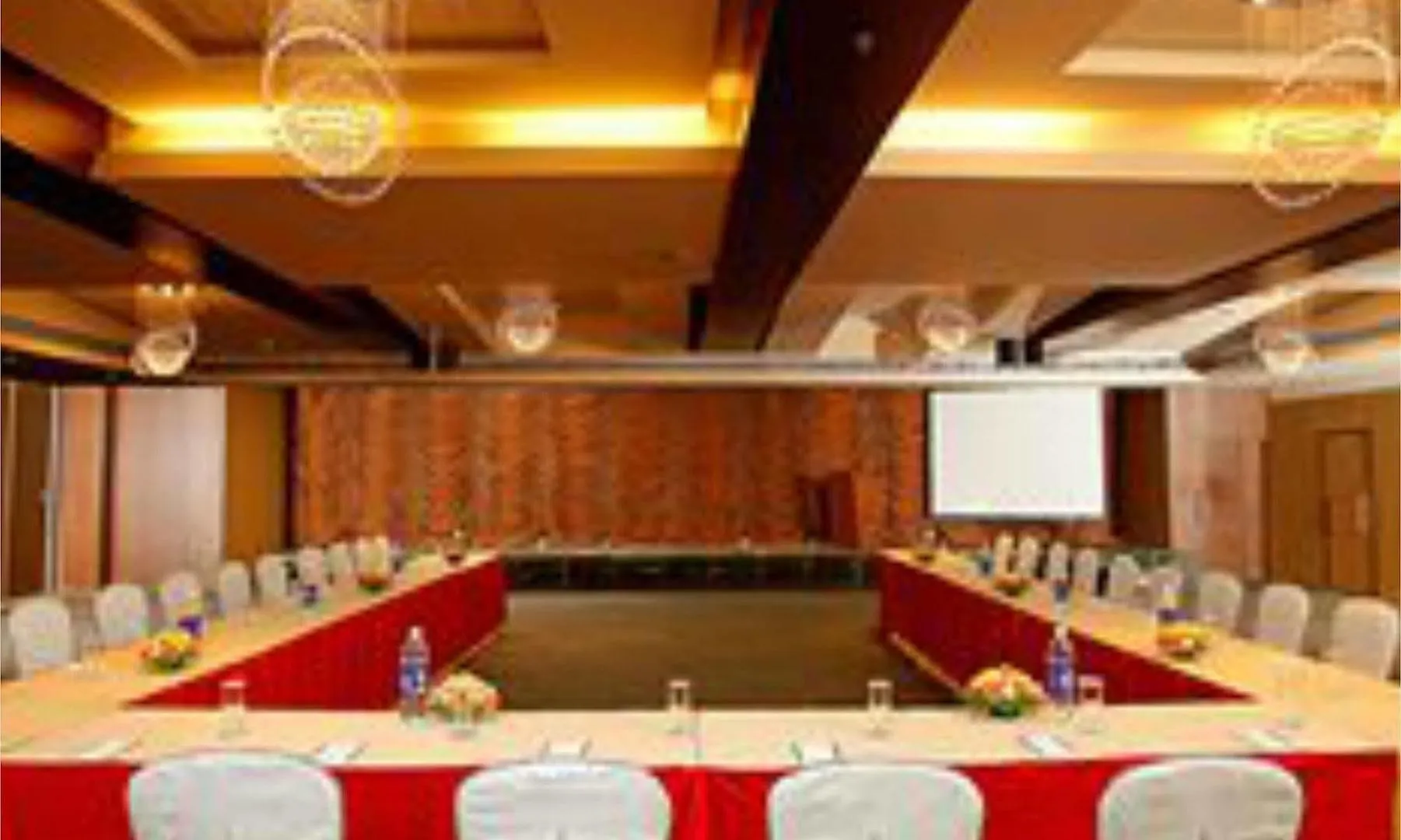 Flora Airport Hotel And Convention Centre Kochi Nedumbassery 4*,