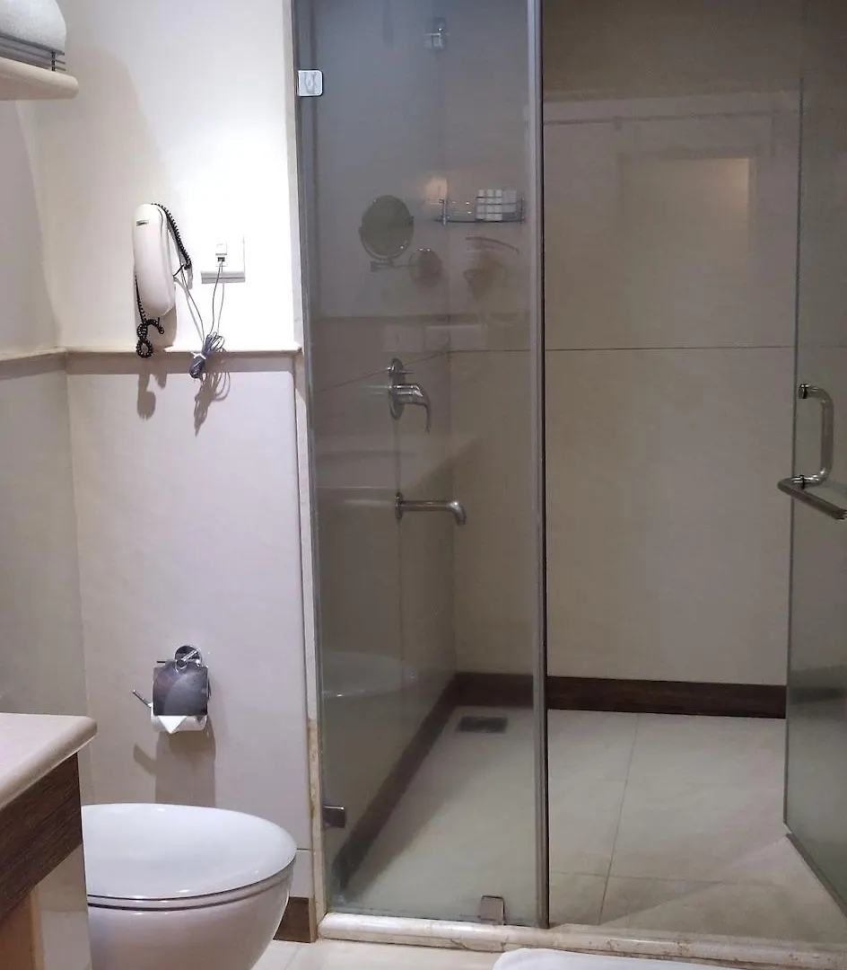 Flora Airport Hotel And Convention Centre Kochi Nedumbassery 4*,