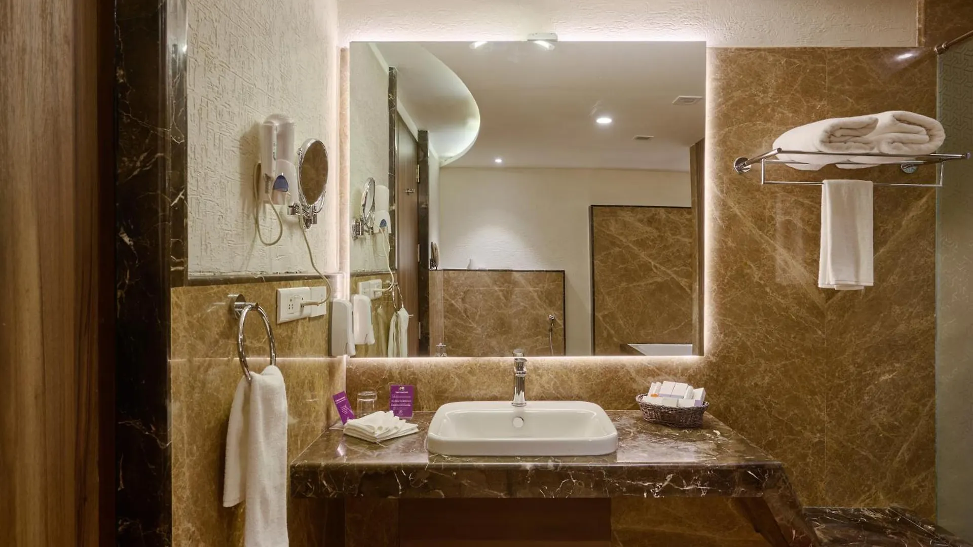 Flora Airport Hotel And Convention Centre Kochi Nedumbassery