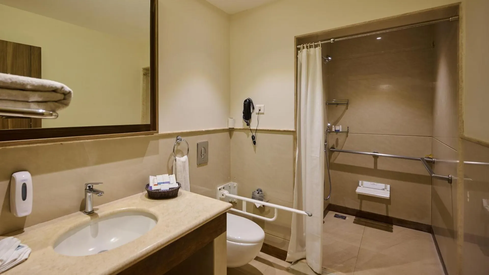 Flora Airport Hotel And Convention Centre Kochi Nedumbassery India