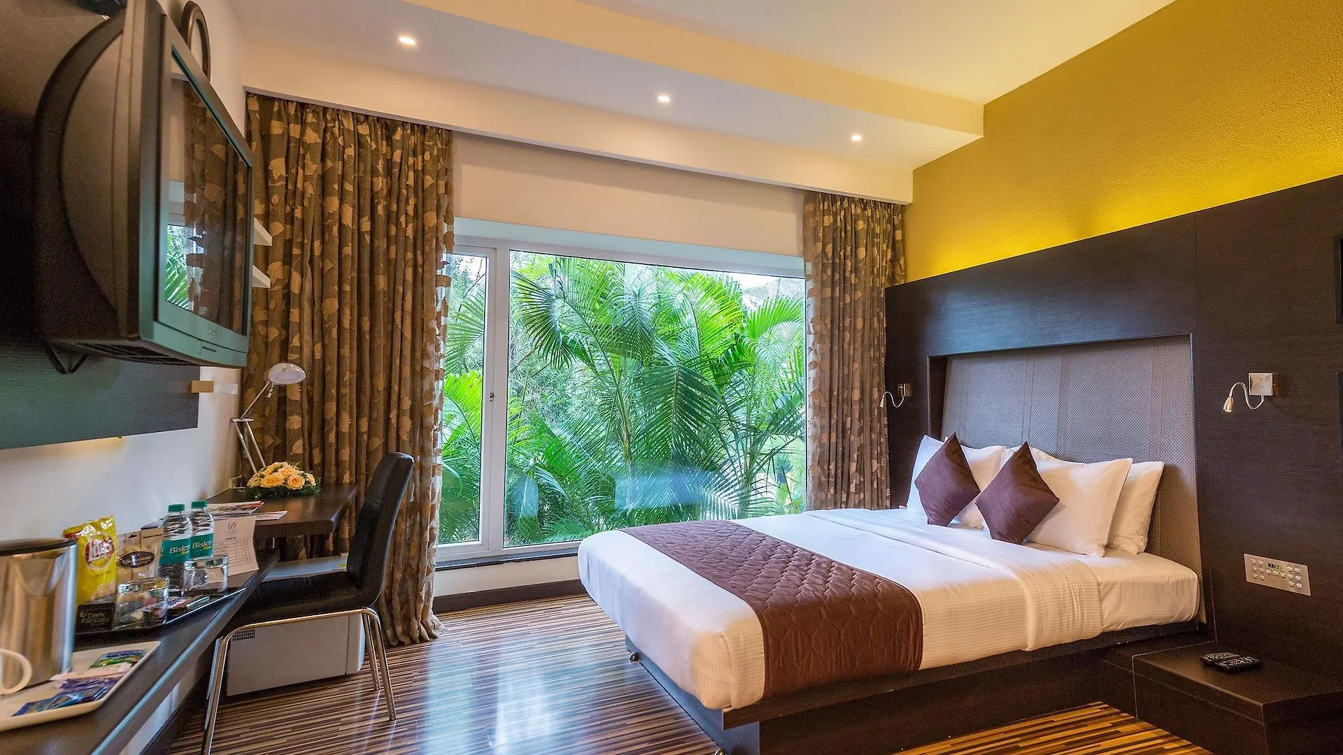 Flora Airport Hotel And Convention Centre Kochi Nedumbassery 4*,