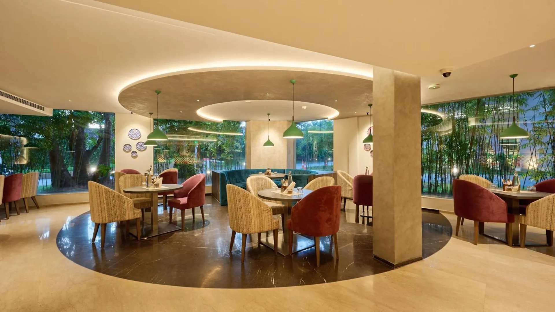 Flora Airport Hotel And Convention Centre Kochi Nedumbassery 4*,